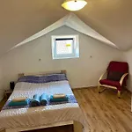 Roman Arch- Low Budget Doublebed Room In Top Center