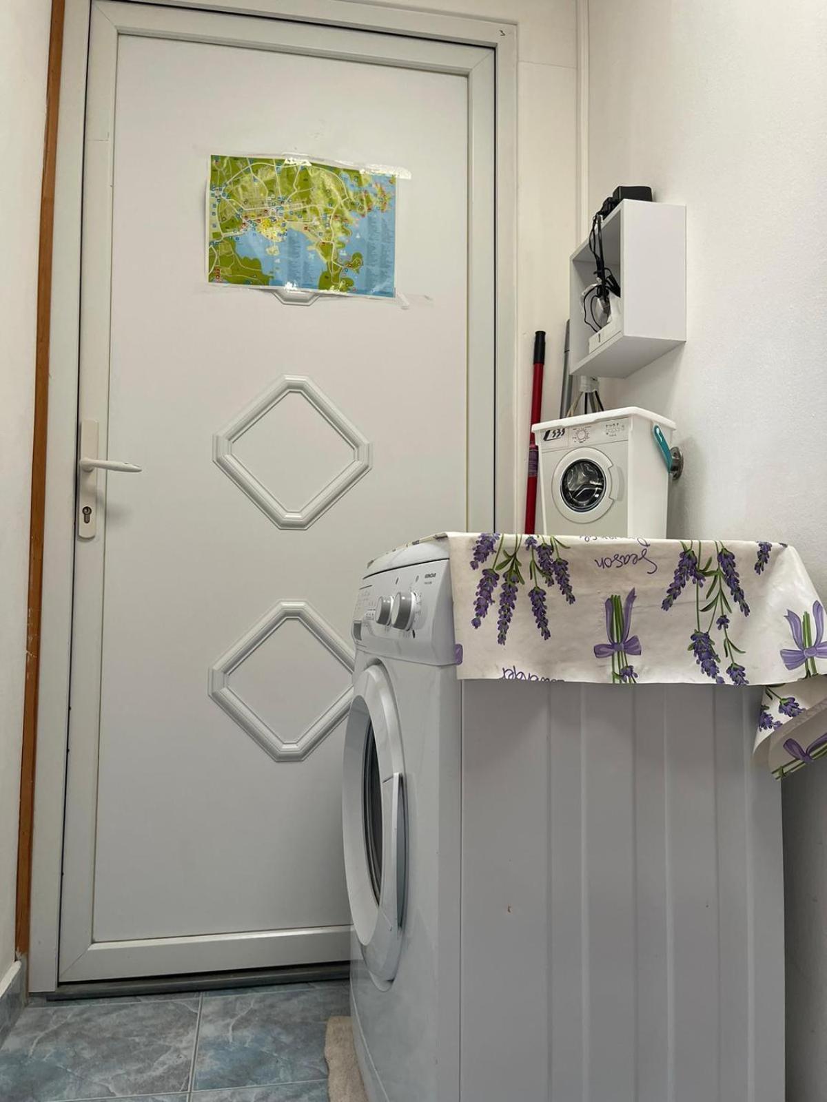 Guest house Roman Arch- Low Budget Doublebed In Top Center